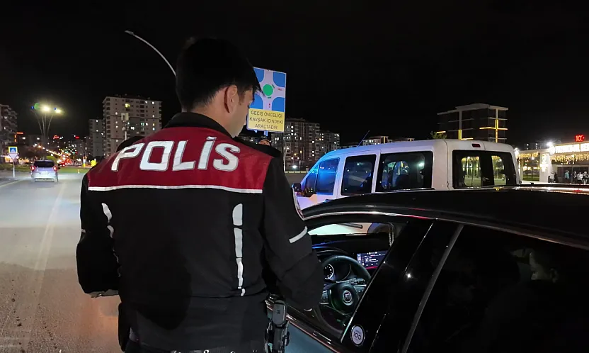 Malatya Polisi Sahada! İş Yerleri, Araçlar ve Parklar Tek Tek Denetlendi