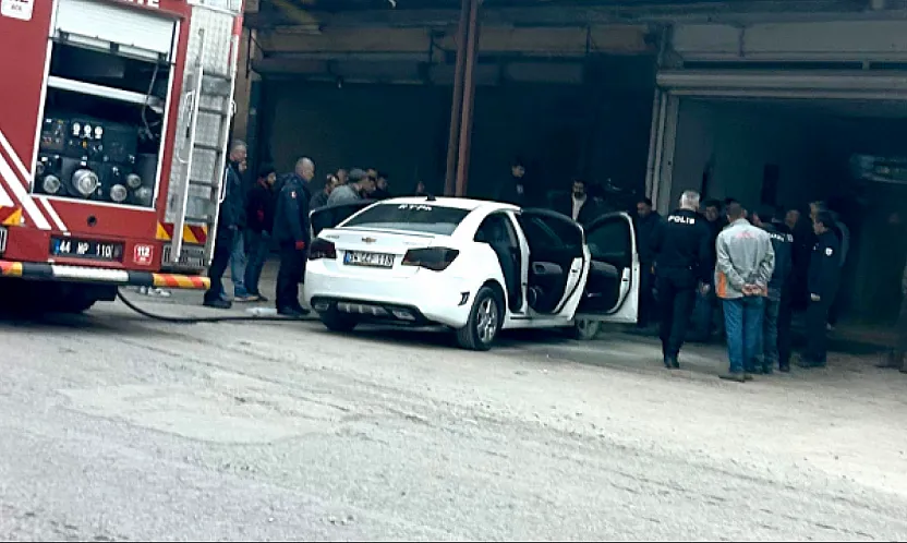 Malatya Sanayide İşlem Yapılan Otomobil Bir Anda Alevlere Teslim Oldu!