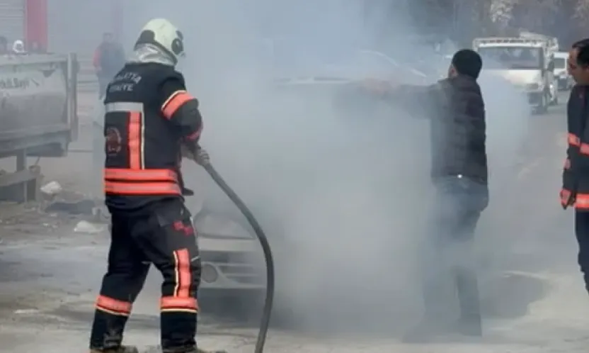 Malatya Sanayi Sitesinde Korkutan Alevler: Park Halindeki Araç Bir Anda Tutuştu!