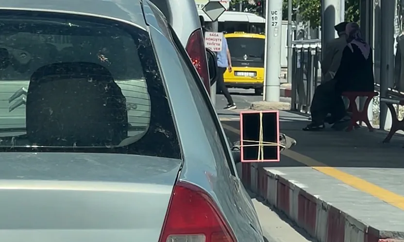 Malatya Sokaklarında İlginç Manzara! Dikiz Aynası Yerine El Aynası
