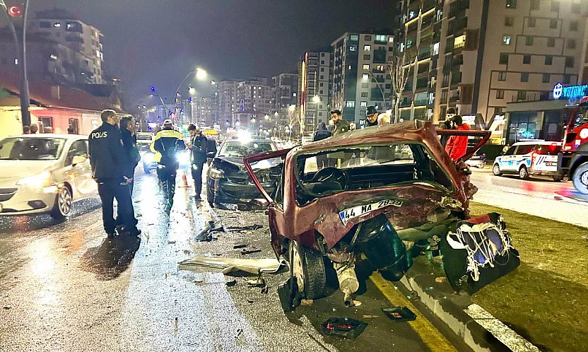 Malatya Tecde'de Trafik Kazası: 3 Kişi Yaralandı
