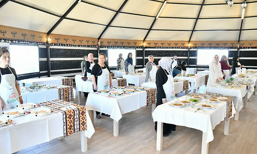 Malatya Yeşilyurt'ta Coğrafi İşaretli Kiraz Yaprağı Sarması Yarışması İlgi Odağı Oldu!