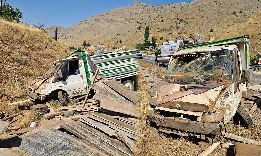 Malatya Yeşilyurt'ta Kamyonet Kazası! 2 Yaralı