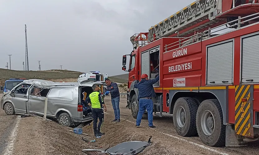 Malatya Yolunda Feci Kaza! Minibüs Yan Yattı, Can Kaybı Var