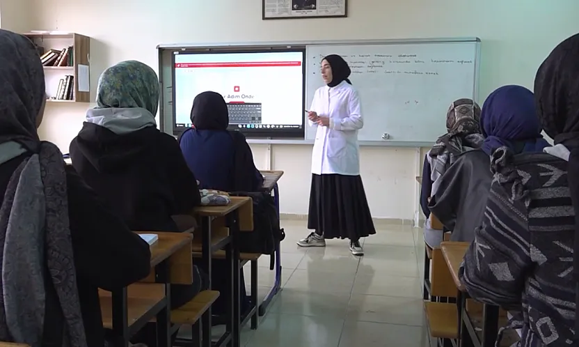 Mezun Olduğu Okula Döndü, 11 Öğrenciye Umut Oldu!