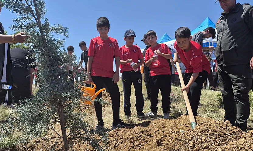Milli Sporcuların İz Bırakan Hediyesi! Malatya'da Yüzlerce Fidan Dikildi