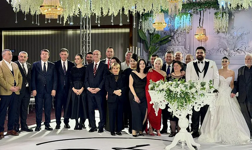 Özgür Özel Malatya'da Nikah Şahidi Oldu!