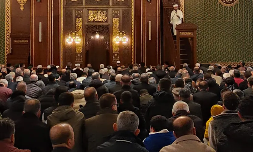 Protokol ve Vatandaş Aynı Safta: Malatya Bayram Namazında Tek Yürek Oldu!