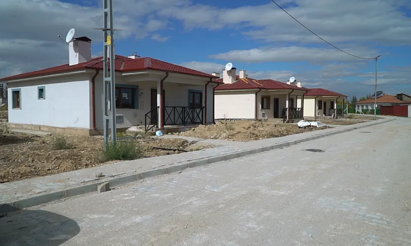 Şahnahan'da Köy Evleri Yapıldı, Eksikleri Vatandaşa Kaldı!