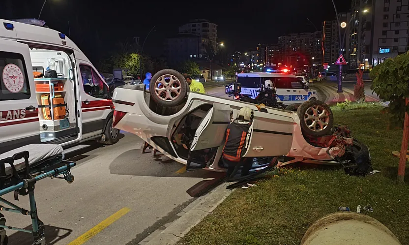 Şentepe Kavşağı'nda Korku Dolu Anlar! Araç Refüje Savruldu