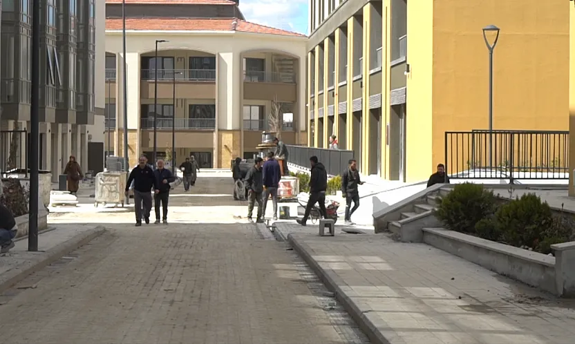 Söğütlü Camii Esnafından Tepki! Anahtarı Aldı Ama Dükkânına Giremiyor