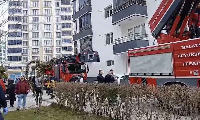 Tecde Mahallesi'nde Bodrum Katı Yangını Paniğe Neden Oldu