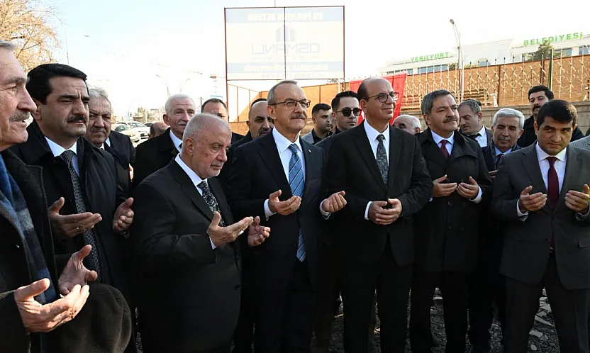 Temel Atma Törenine Yoğun Katılım