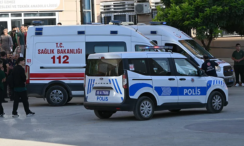 Turgutlu'da Lise Yakınında Silahlı Saldırı!