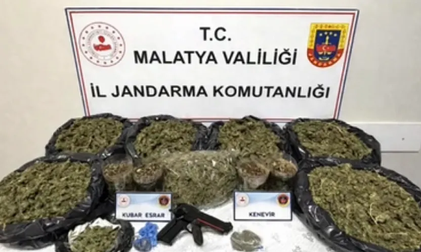 Uyuşturucu Tacirlerine Geçit Yok: Narkotik Köpeği Saklanan Zehri Buldu!