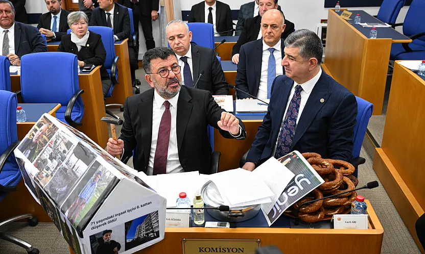 Veli Ağbaba'dan Meclis'te Tabutlu Gönderme!