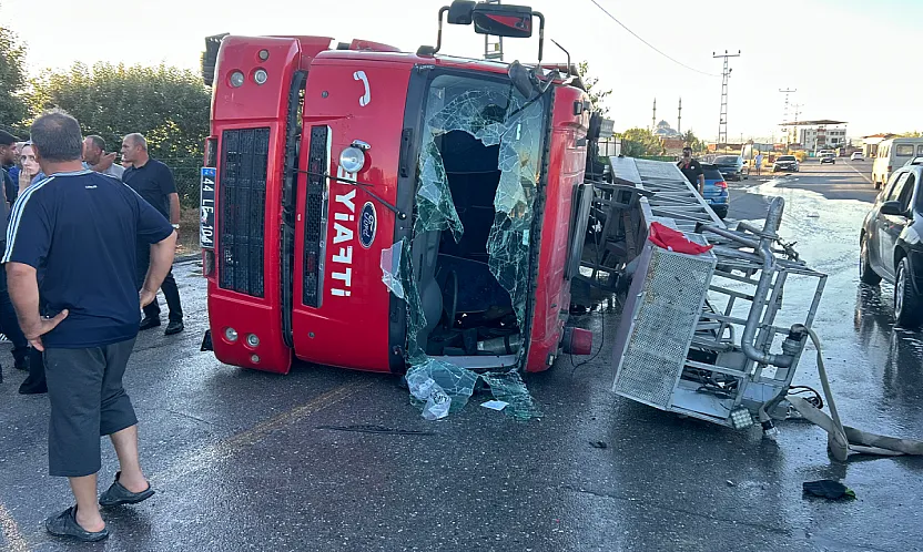 Yangına Giderken Kaza! Malatya'da İtfaiye Aracı Devrildi, 3 Personel Yaralandı