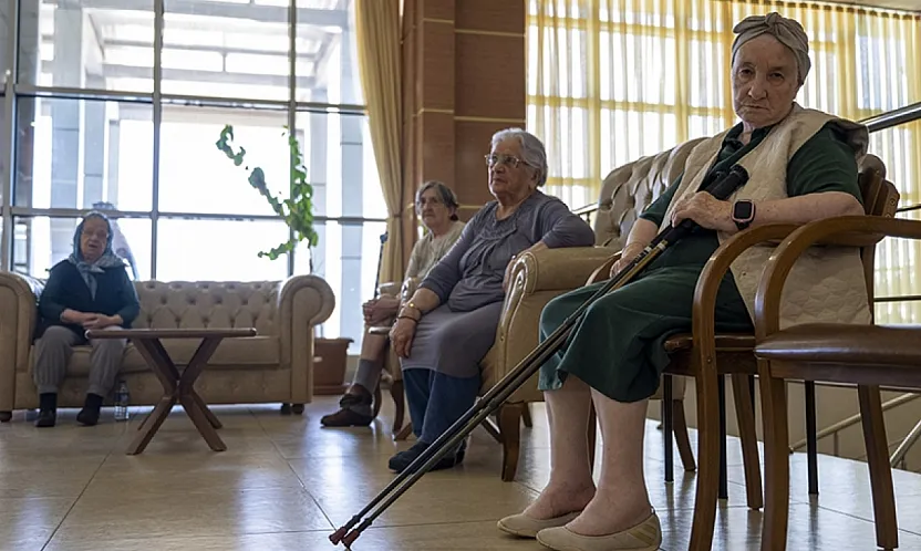 Yaşlı Bakımında Yeni Dönem! Dört Kademeli Model Uygulanacak
