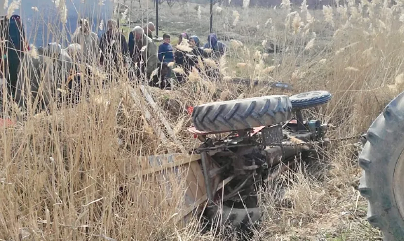 Yazıhan'da Korkutan Kaza: Traktör Kanala Devrildi!