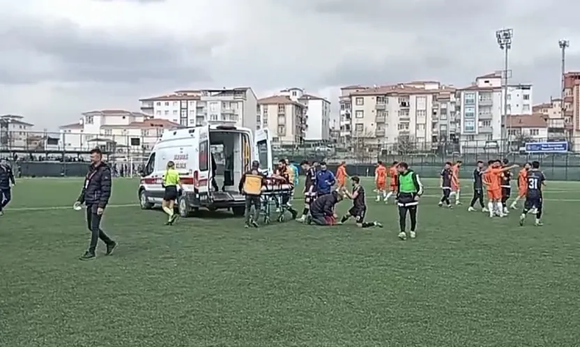 Yeşiltepe Stadı'nda Korku Dolu Dakikalar: Ambulans Sahaya Girdi, Play-Off'ta Ortalık Karıştı