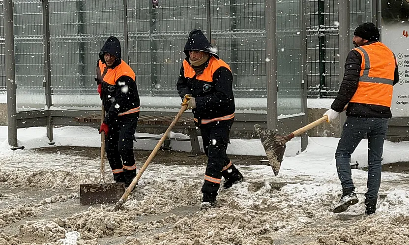 Yeşilyurt'ta Kar Nöbeti! Ekipler Sahada Teyakkuzda