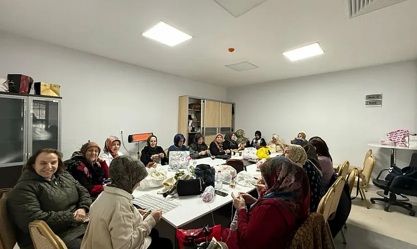 Yeşilyurt'ta Kışın Sıcak Yüzü! Kadınlar El Sanatlarıyla Üretiyor