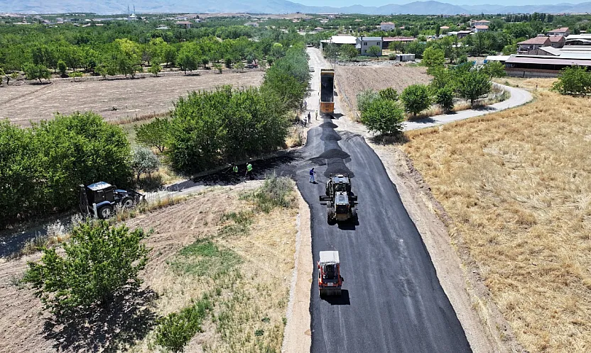 Yeşilyurt'ta Yol Çalışmaları Sonbaharda Hızlandı!