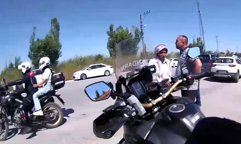 YKS'de Zamanla Yarış! Jandarma Öğrencileri Son Anda Sınava Yetiştirdi